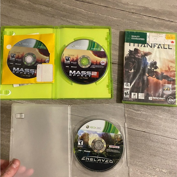 Set Lot Enslaved Odyssey To The West  Titanfall Mass Effect 2 Microsoft Xbox 360 - Picture 1 of 4